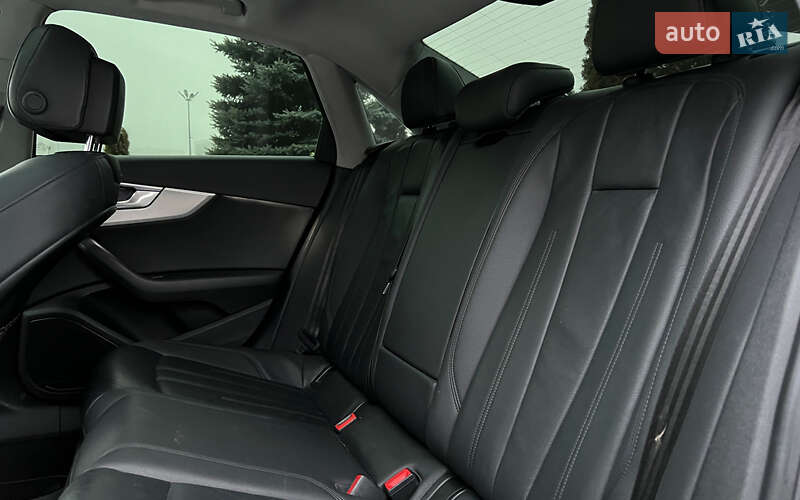 Седан Audi A4 2015 в Львове