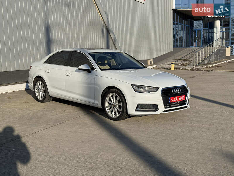 Седан Audi A4 2018 в Черновцах