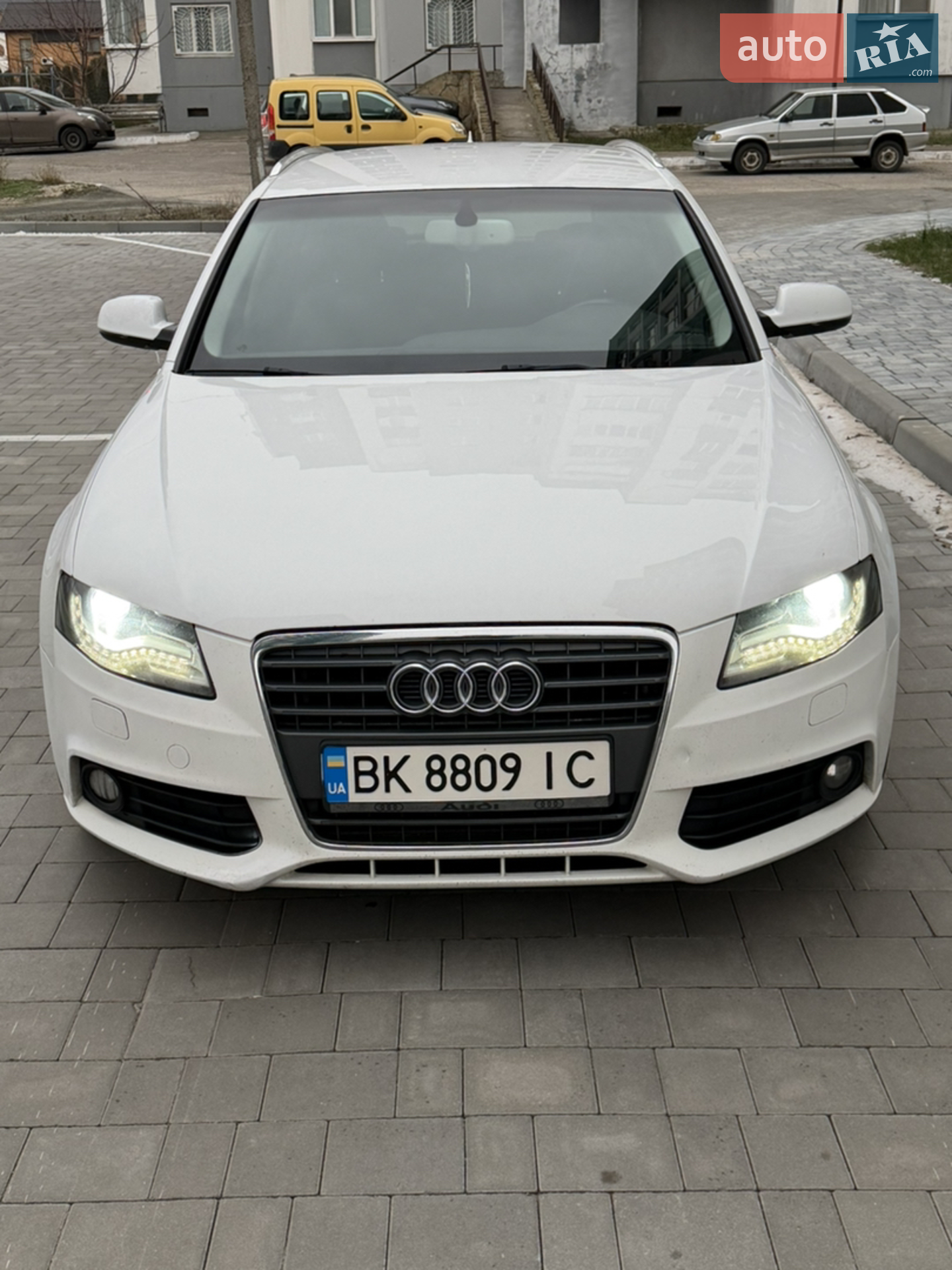 2010 Audi A4 - мініатюра 4