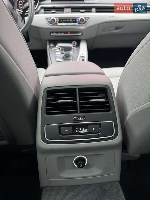 Седан Audi A4 2017 в Киеве