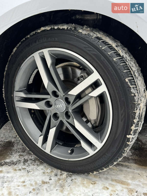 Седан Audi A4 2017 в Киеве