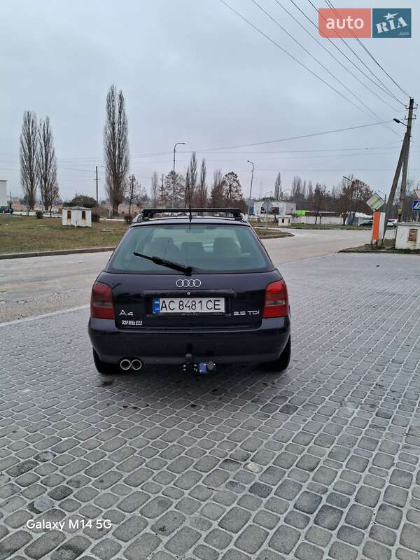 Універсал Audi A4 1999 в Вараші
