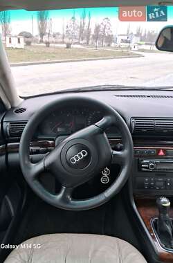 Універсал Audi A4 1999 в Вараші