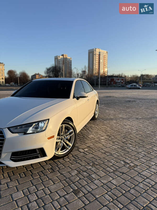 Седан Audi A4 2016 в Киеве