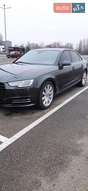 Седан Audi A4 2017 в Киеве
