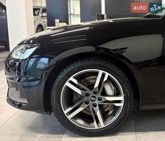 Седан Audi A4 2021 в Львове