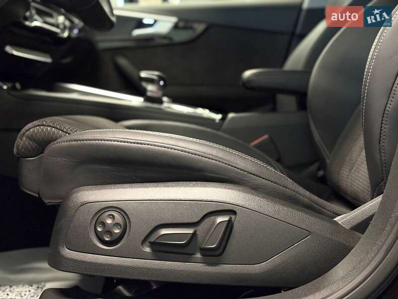 Седан Audi A4 2021 в Львове