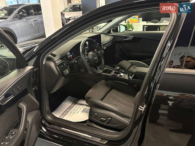 Седан Audi A4 2021 в Львове