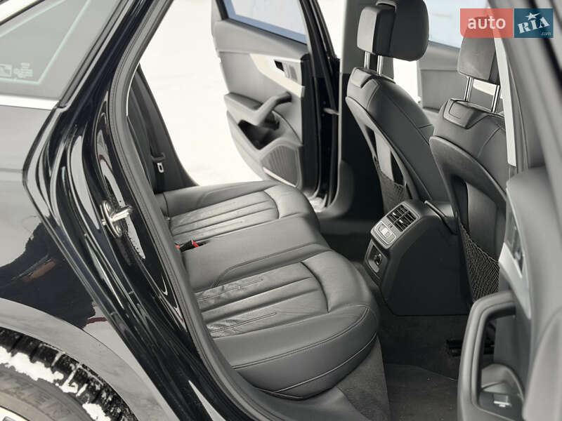 Седан Audi A4 2017 в Ромнах