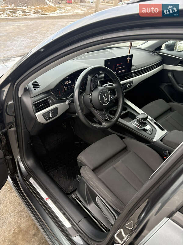 Универсал Audi A4 2020 в Старом Самборе