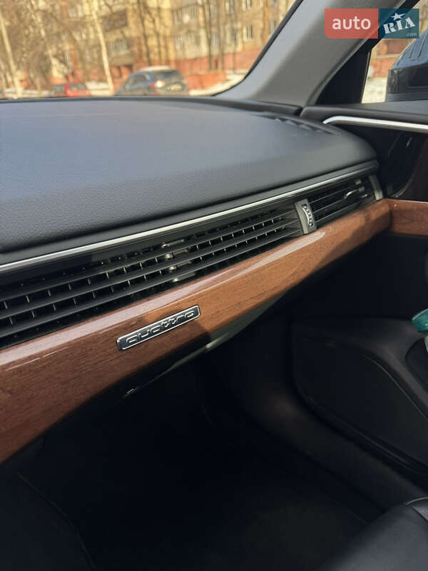 Седан Audi A4 2020 в Львові