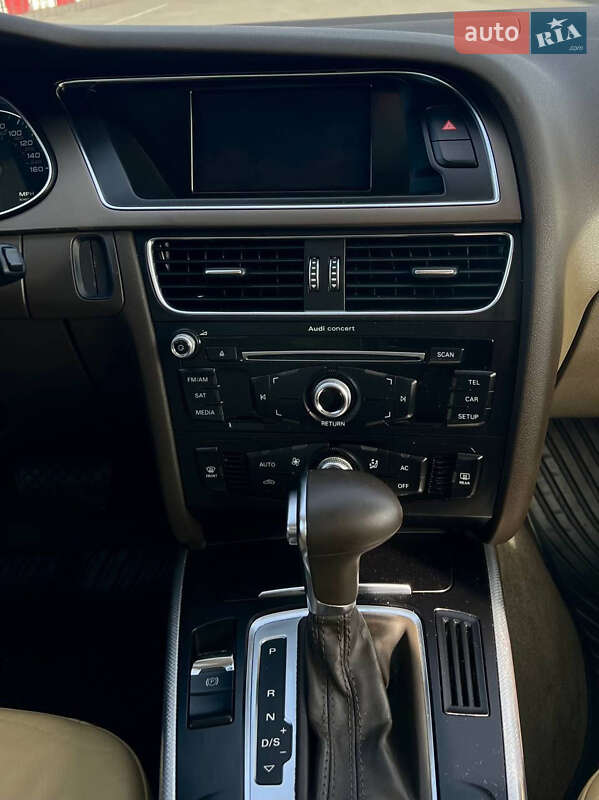 Седан Audi A4 2012 в Виннице