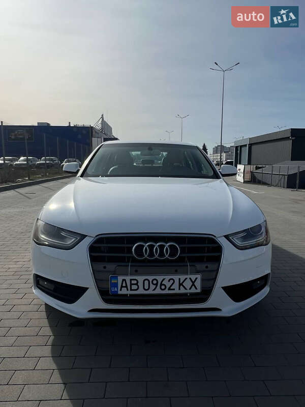 Седан Audi A4 2012 в Виннице