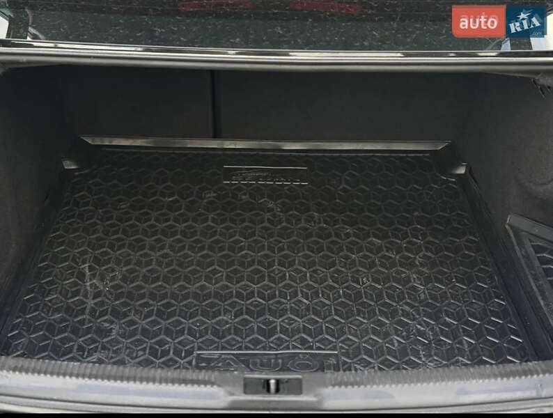 Седан Audi A4 2012 в Львове