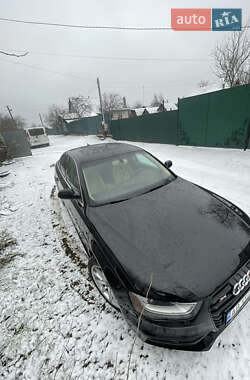 Седан Audi A4 2014 в Чернігові