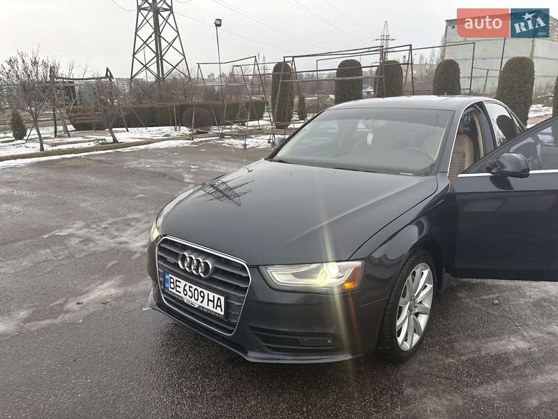 Седан Audi A4 2012 в Южноукраинске