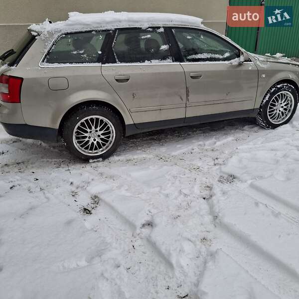 Універсал Audi A4 2002 в Пустомитах