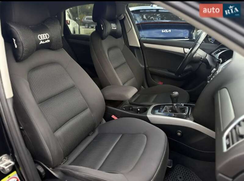 Седан Audi A4 2012 в Львове