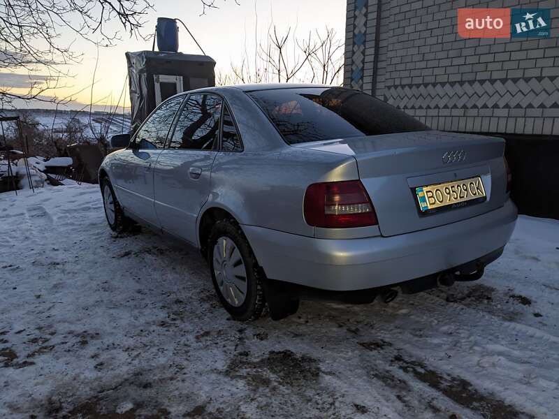 Седан Audi A4 1999 в Коровьем