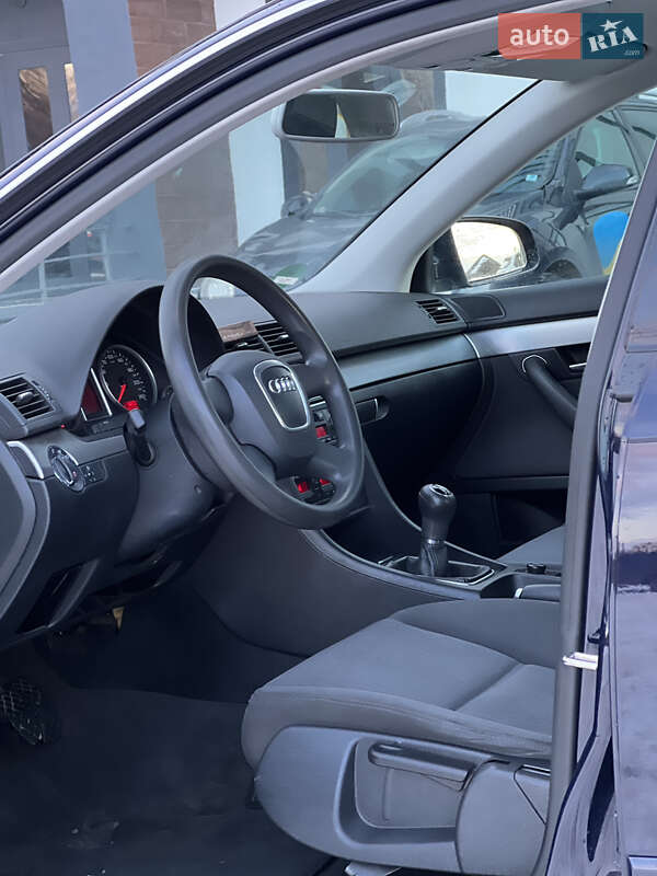Седан Audi A4 2006 в Ровно