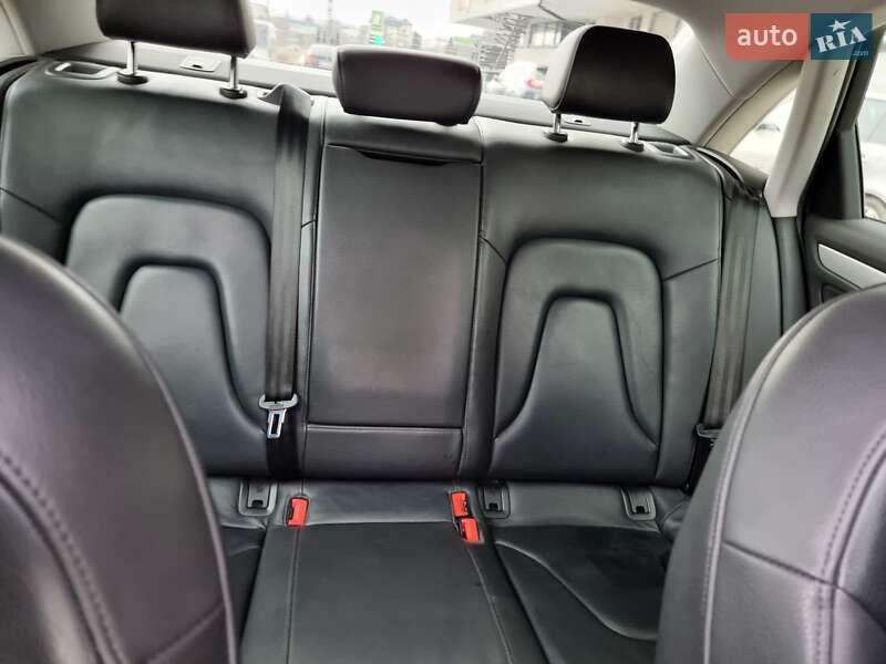 Седан Audi A4 2015 в Львові