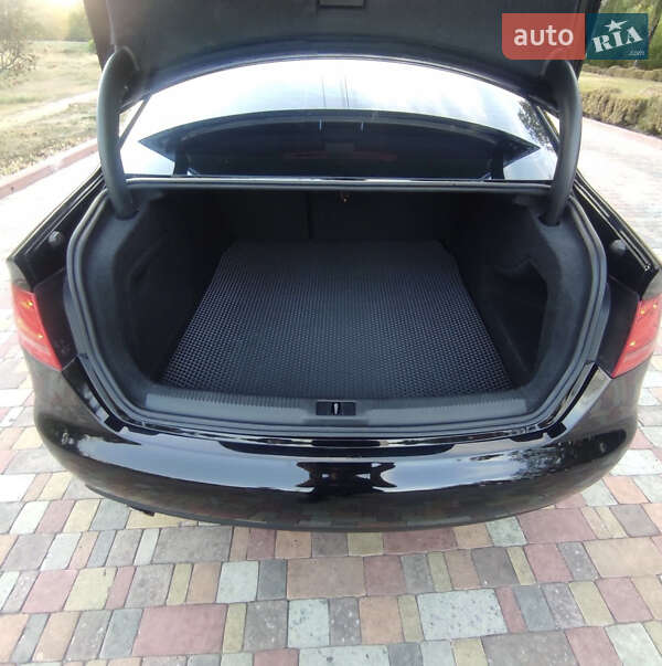 Седан Audi A4 2010 в Миргороде