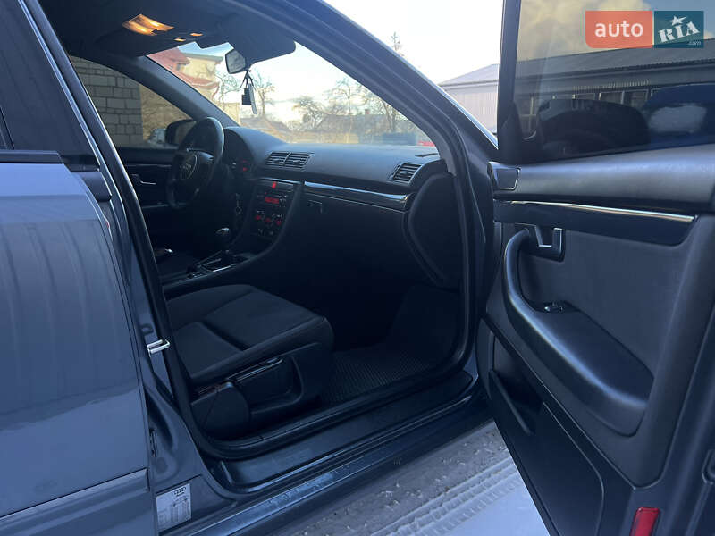 Седан Audi A4 2002 в Жовкві