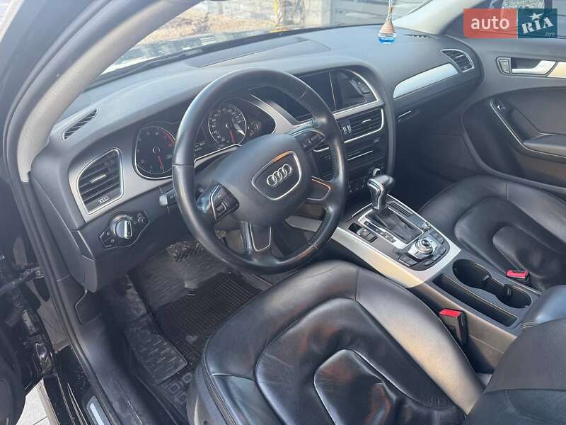 Седан Audi A4 2014 в Ужгороде