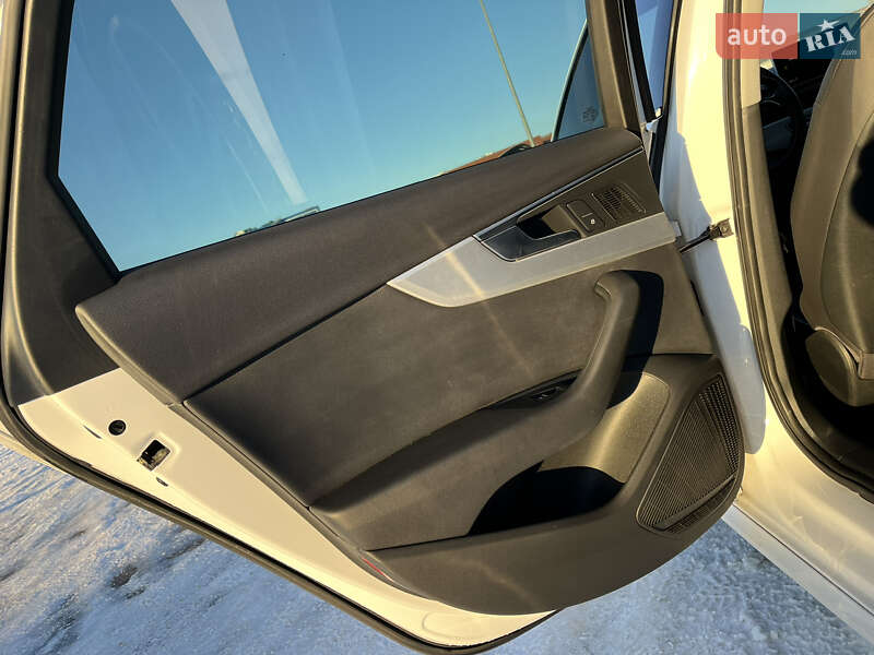 Седан Audi A4 2017 в Львове