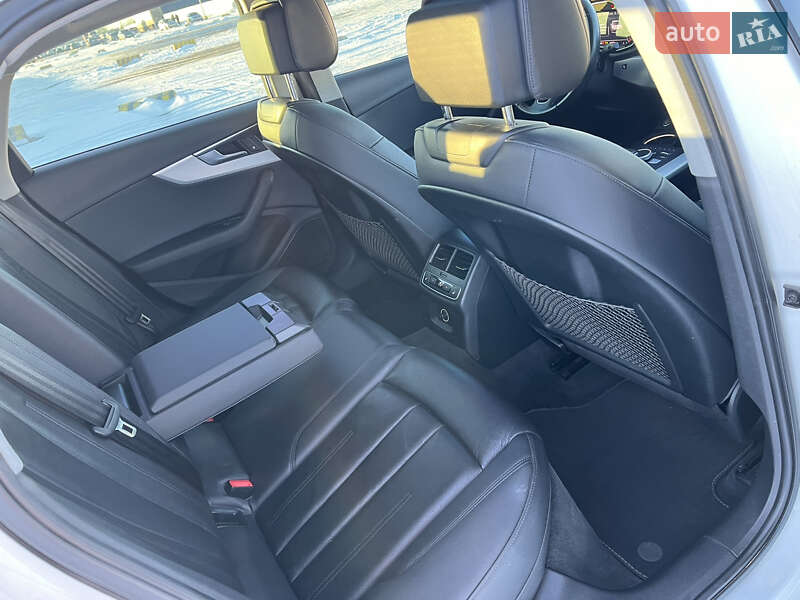 Седан Audi A4 2017 в Львове