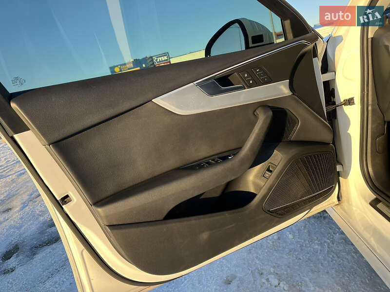 Седан Audi A4 2017 в Львове