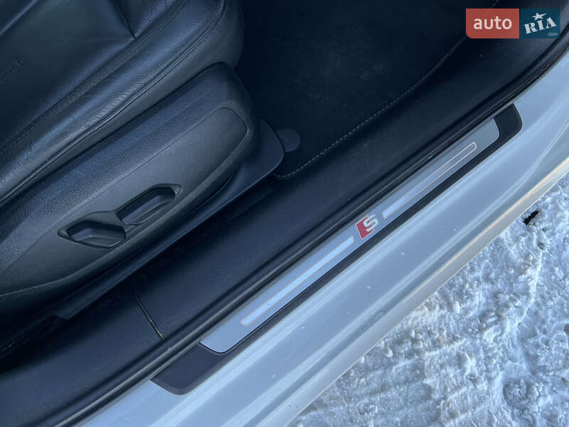 Седан Audi A4 2017 в Львове