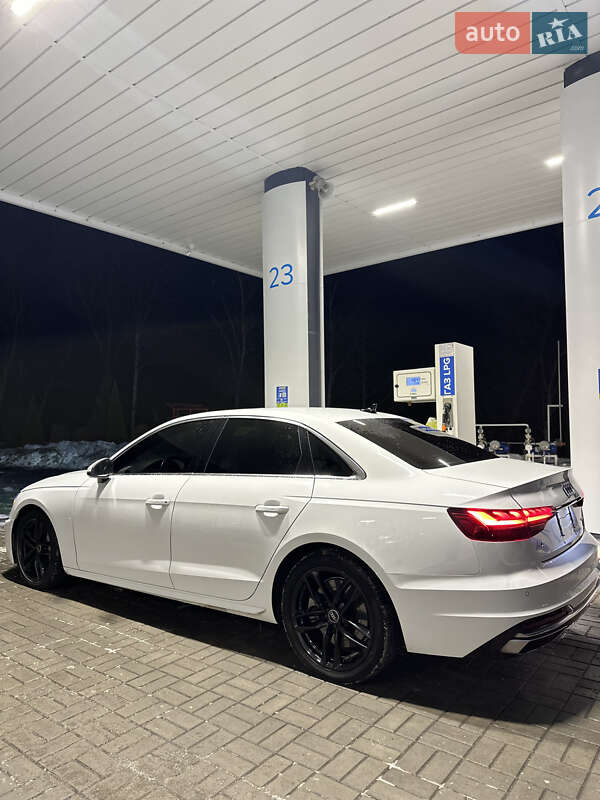 Седан Audi A4 2022 в Киеве