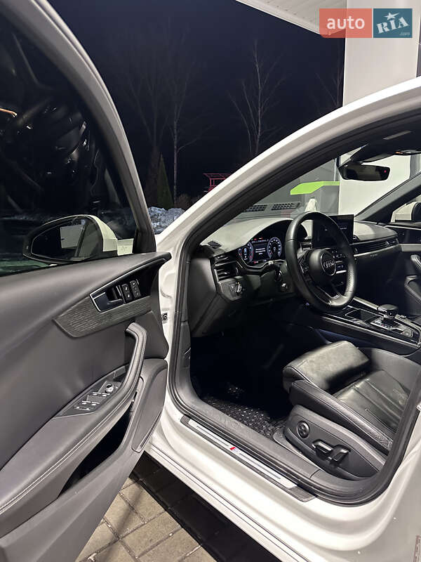 Седан Audi A4 2022 в Киеве