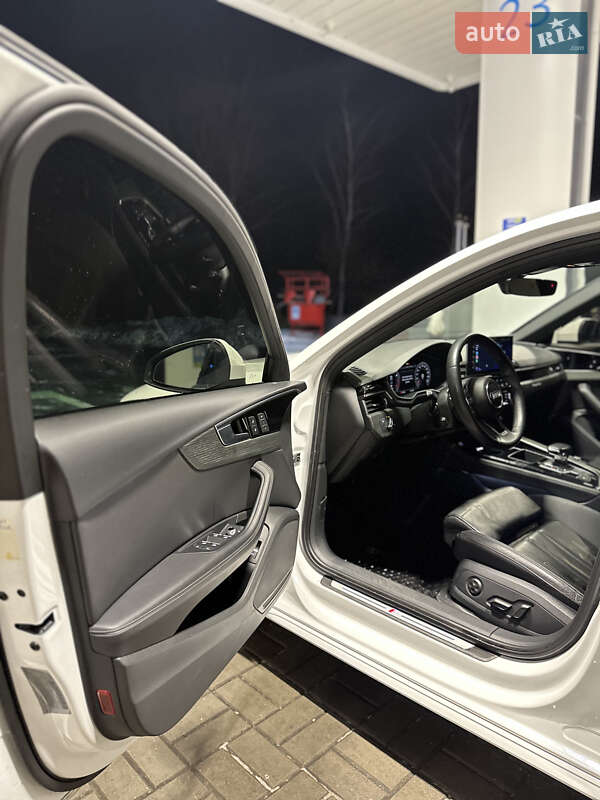 Седан Audi A4 2022 в Киеве