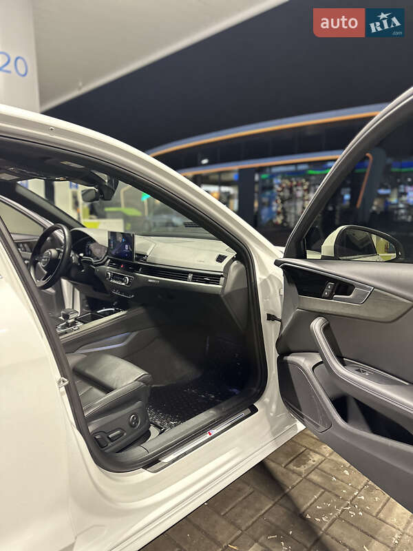 Седан Audi A4 2022 в Киеве