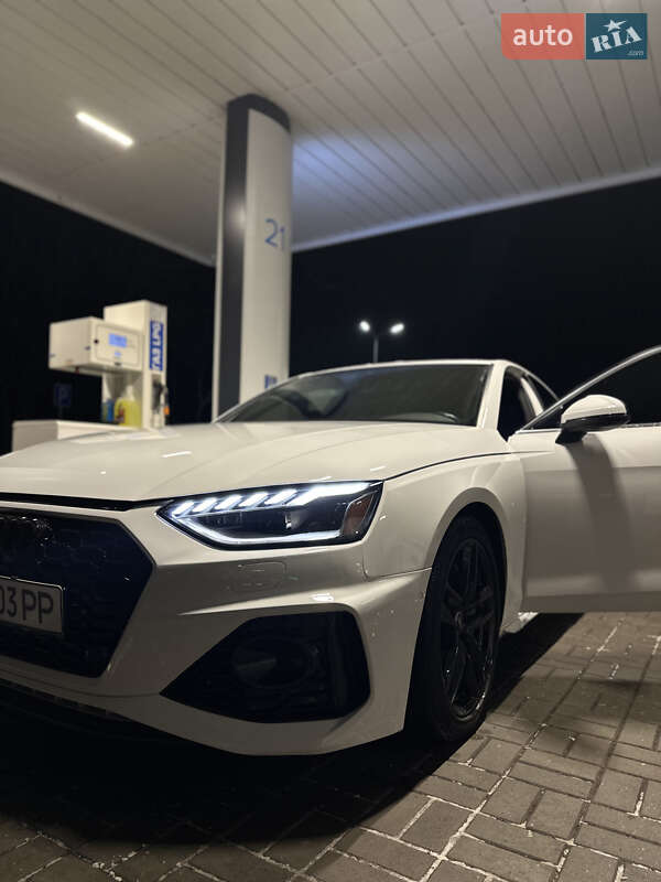 Седан Audi A4 2022 в Киеве