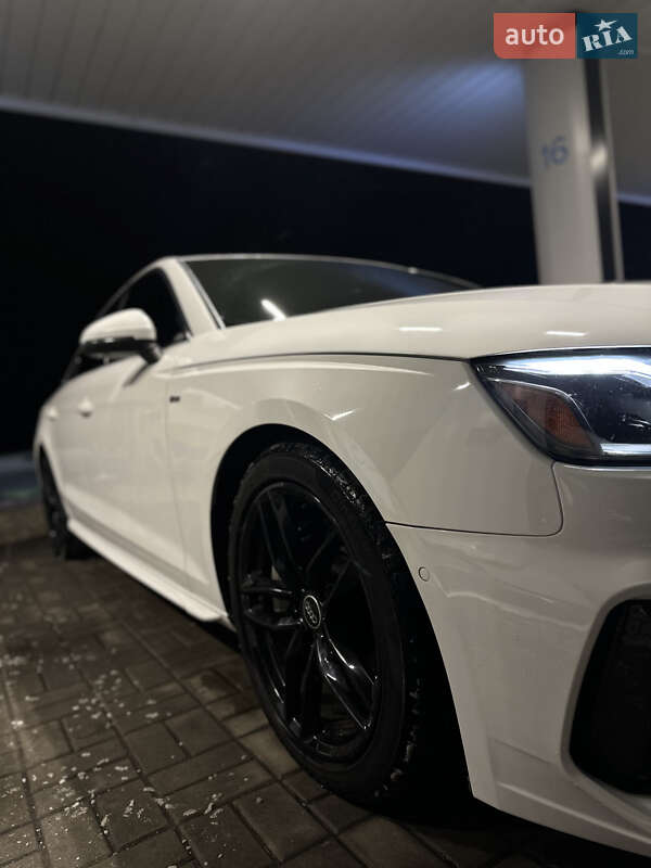 Седан Audi A4 2022 в Киеве