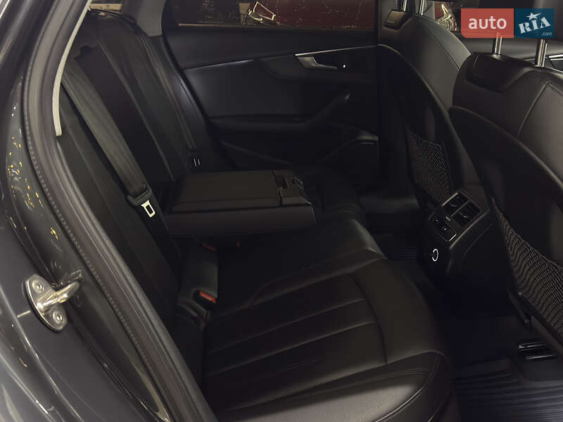 Седан Audi A4 2018 в Николаеве