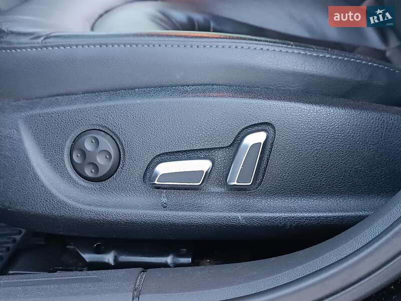 Седан Audi A4 2014 в Львове