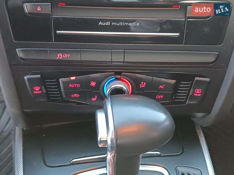 Седан Audi A4 2014 в Львове