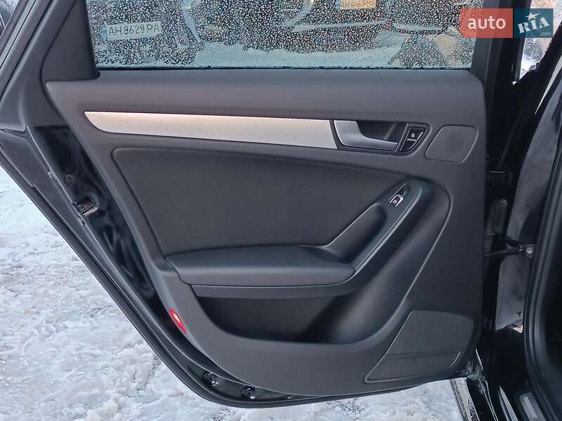 Седан Audi A4 2014 в Львове
