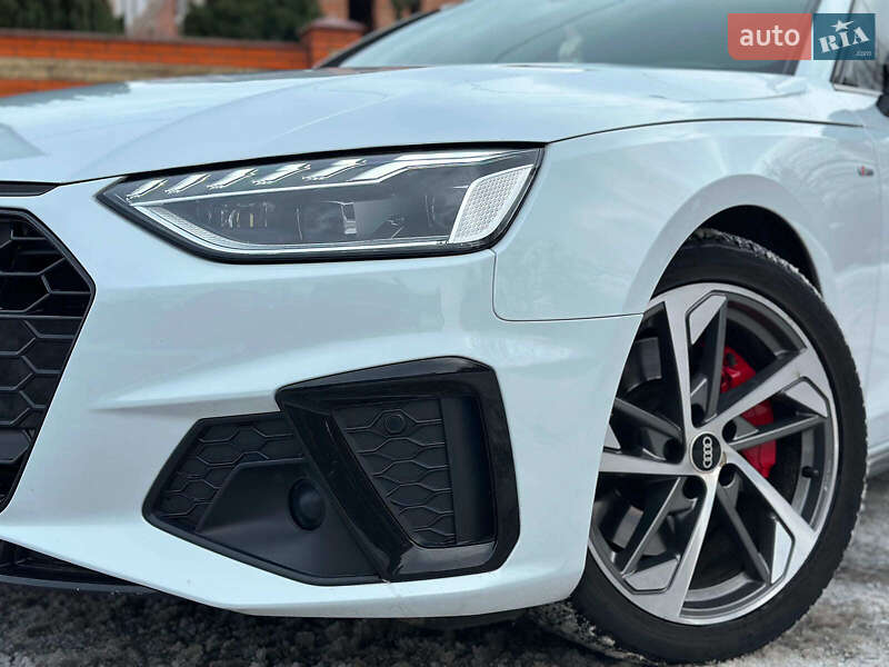 Седан Audi A4 2022 в Киеве