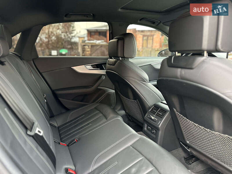 Седан Audi A4 2022 в Киеве