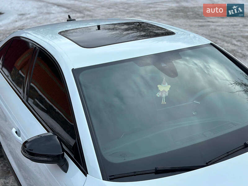 Седан Audi A4 2022 в Киеве