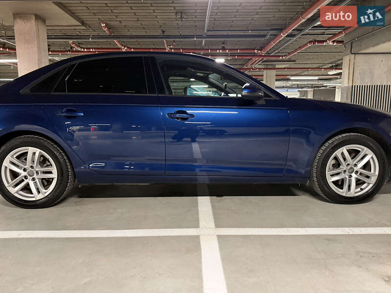 Седан Audi A4 2017 в Львове