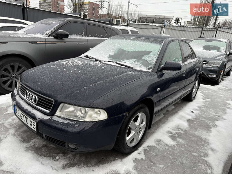 Седан Audi A4 2000 в Днепре