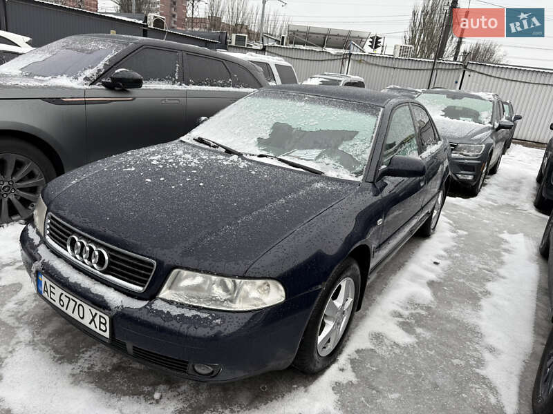 Седан Audi A4 2000 в Днепре
