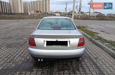 Седан Audi A4 1998 в Одессе