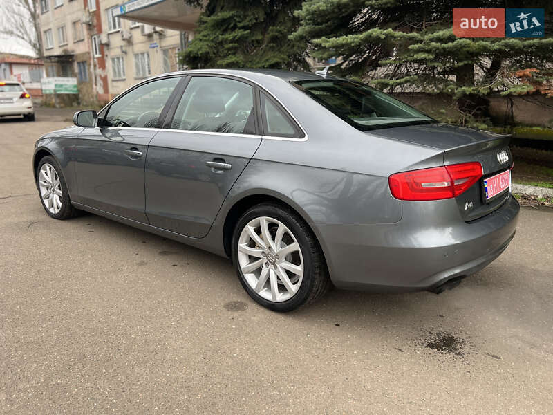 Седан Audi A4 2013 в Николаеве